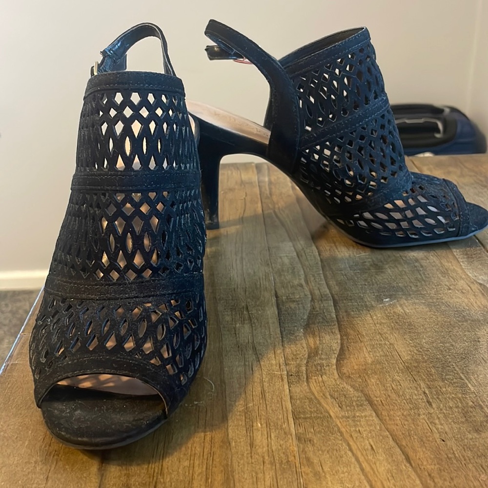 Kelly & Katie black heels size 6